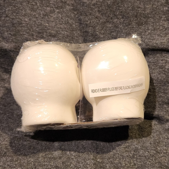 Sugar Skull Salt and Pepper Shakers - Picture 2 of 4